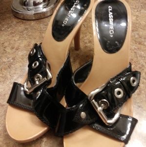Classified shoes size 6 1/2